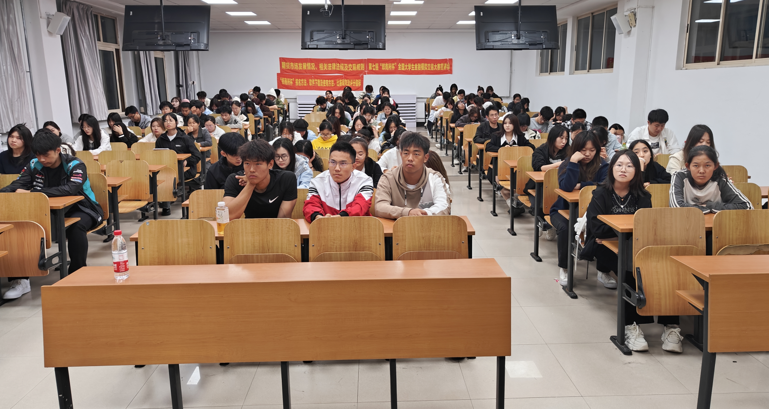 “期貨知識進(jìn)校園”暨第七屆“鄭商所杯”全國大學(xué)生金融模擬交易大賽宣講會新聞稿