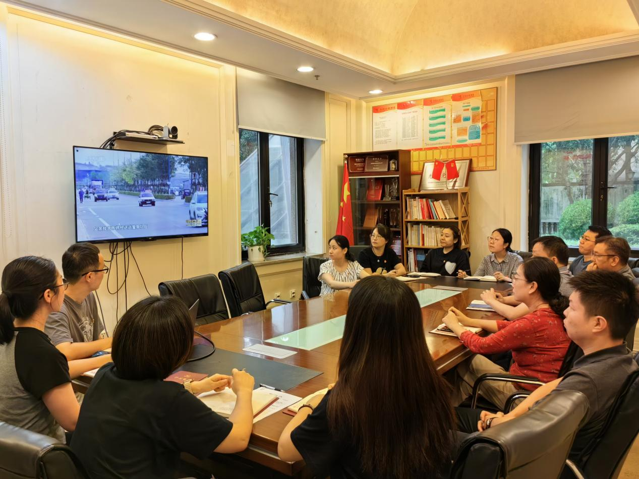 恪守職業道德,堅持廉潔自律 ——銅冠金源期貨有限公司黨支部組織黨員干部觀看警示教育片“零容忍” 恪守職業道德,堅持廉潔自律 ——銅冠金源期貨有限公司黨支部組織黨員干部觀看警示教育片“零容忍”